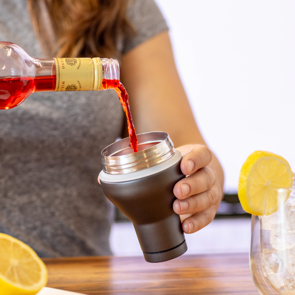 cocktail-shaker-lid-c1 Cocktail_Shaker_lifestyle_2_b714e13d-dd84-4844-956f-11cddc294041.png